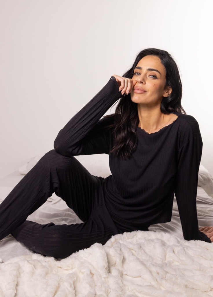 INV. PIJAMA DE TELA DESAGUJADA Y PUNTILLA ANGOSTA