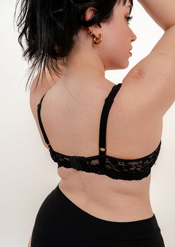 CORPIÑO ESPALDA REDUCIDA DE ALGODÓN Y PUNTILLA