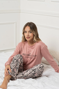 INV. PIJAMA DAMA DE MODAL GAMUZADO CON PANTALON ESTAMPADO