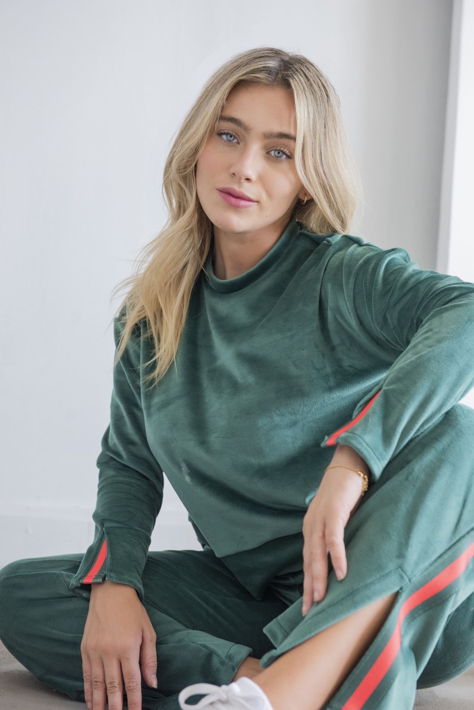  INV. PIJAMA JOGGING Y BUZO STREET PLUSH BIFAZ CON TIRA RAYADA
