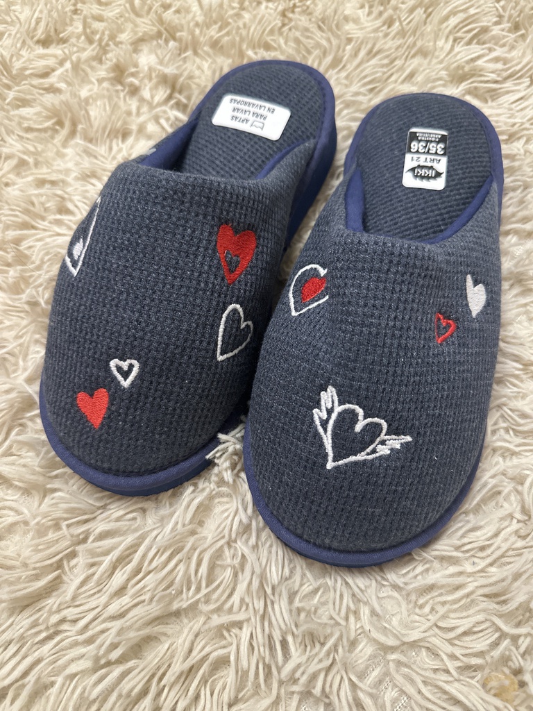  INV. PANTUFLA TEXTURADA CON BORDADO aptas para lavar en lavarropas