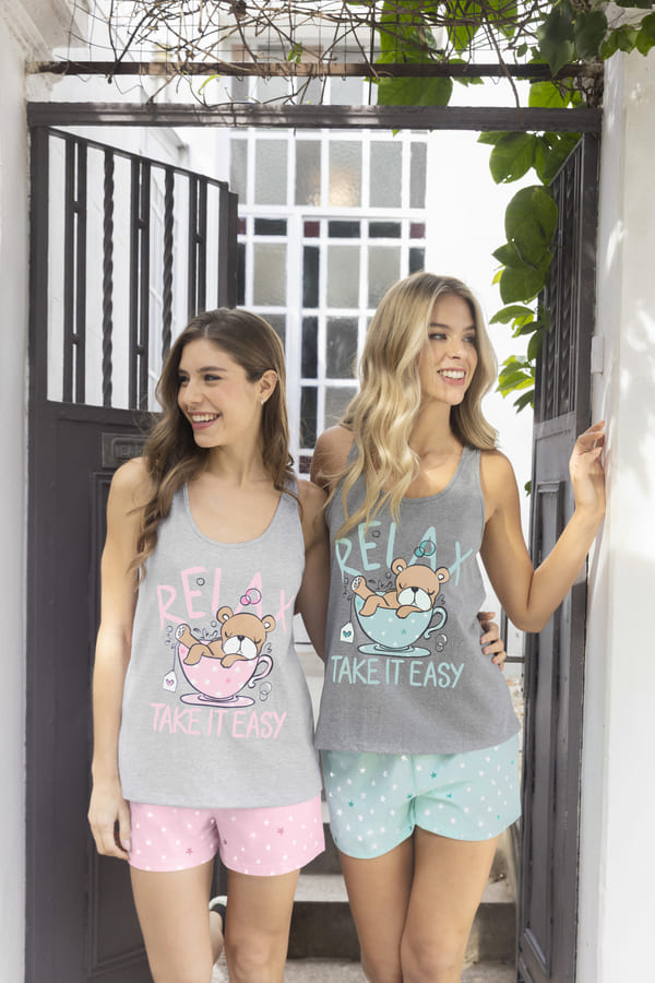 VER. PIJAMA MUSCULOSA Y SHORT ESTAMPADO "RELAX"