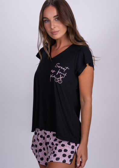 VER. PIJAMA REMERA Y SHORT ESTAMPADO "CEREZAS"