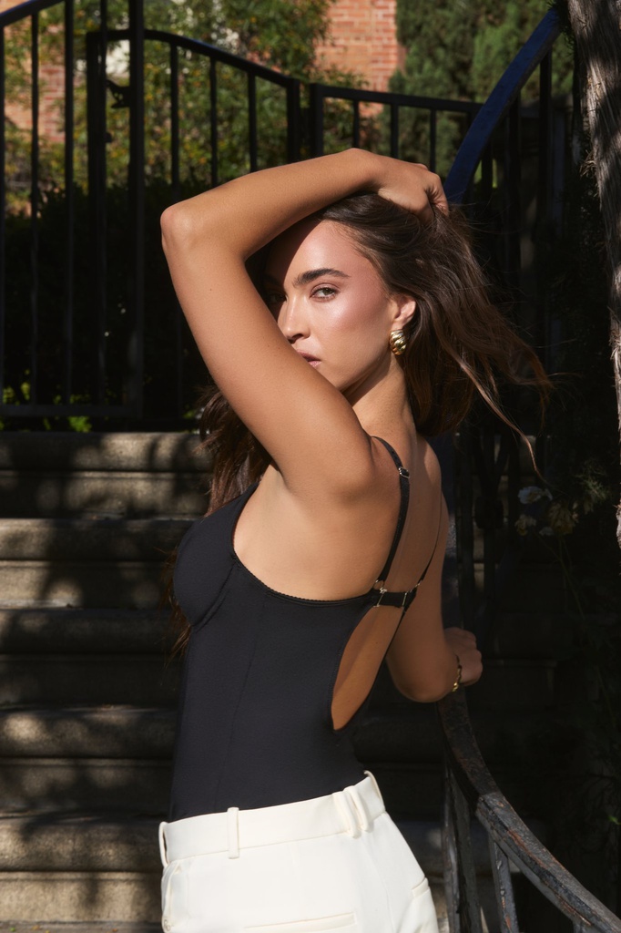 BODY DE MICROFIBRA CON ARCO