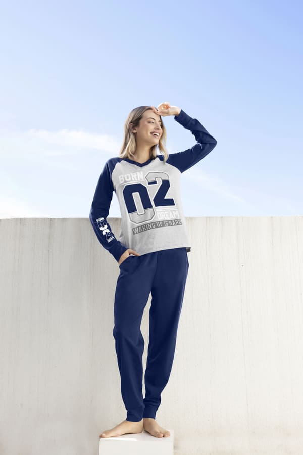 INV. PIJAMA MANGA LARGA DE JERSEY REMERA ESTAMPADA Y PANTALON LISO